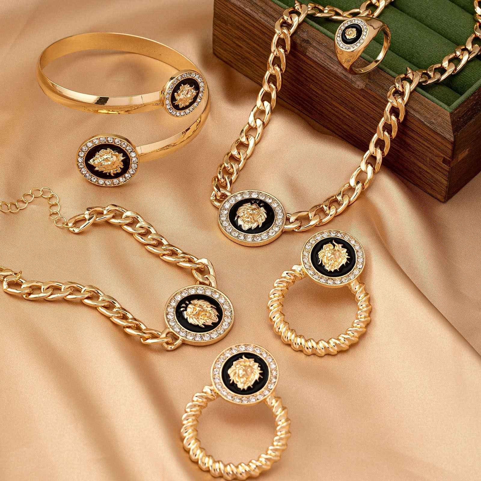 Lion Head Ornament for Women Alloy Electroplated Jewelry